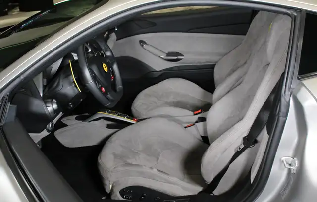 Ferrari 488 view 9