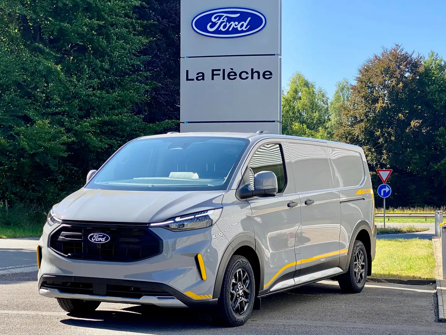 Ford Transit Custom TRAIL - L2 - 170CH Auto 8V 4WD (4X4) Gris - 2