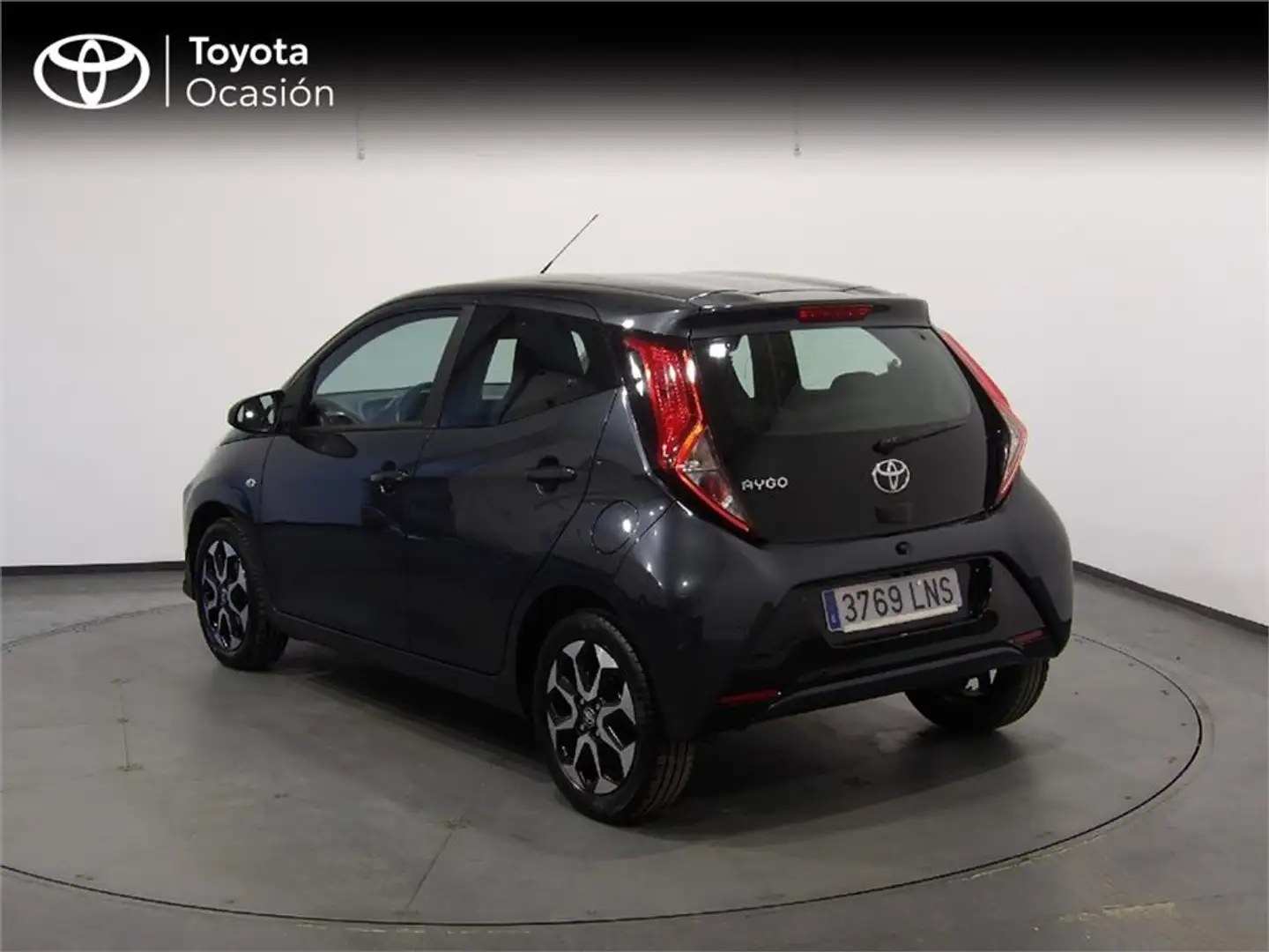Toyota Aygo 1.0 70 x-play AUTOMATIC - 2