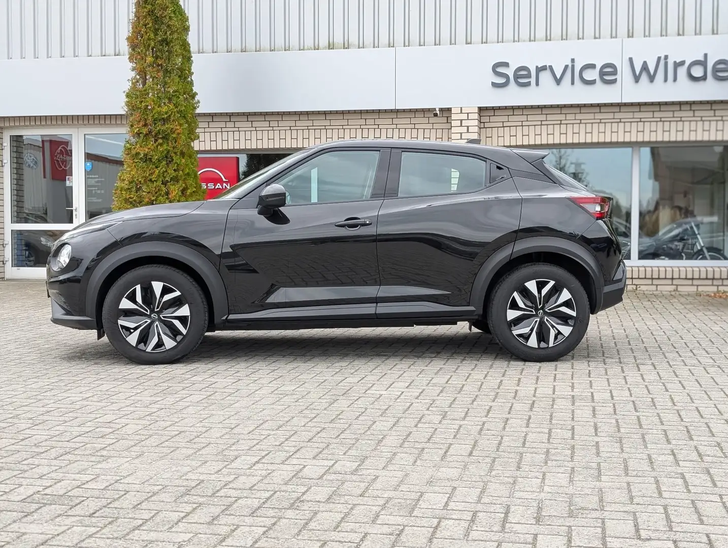 Nissan Juke Acenta - 8-fach bereift Schwarz - 2