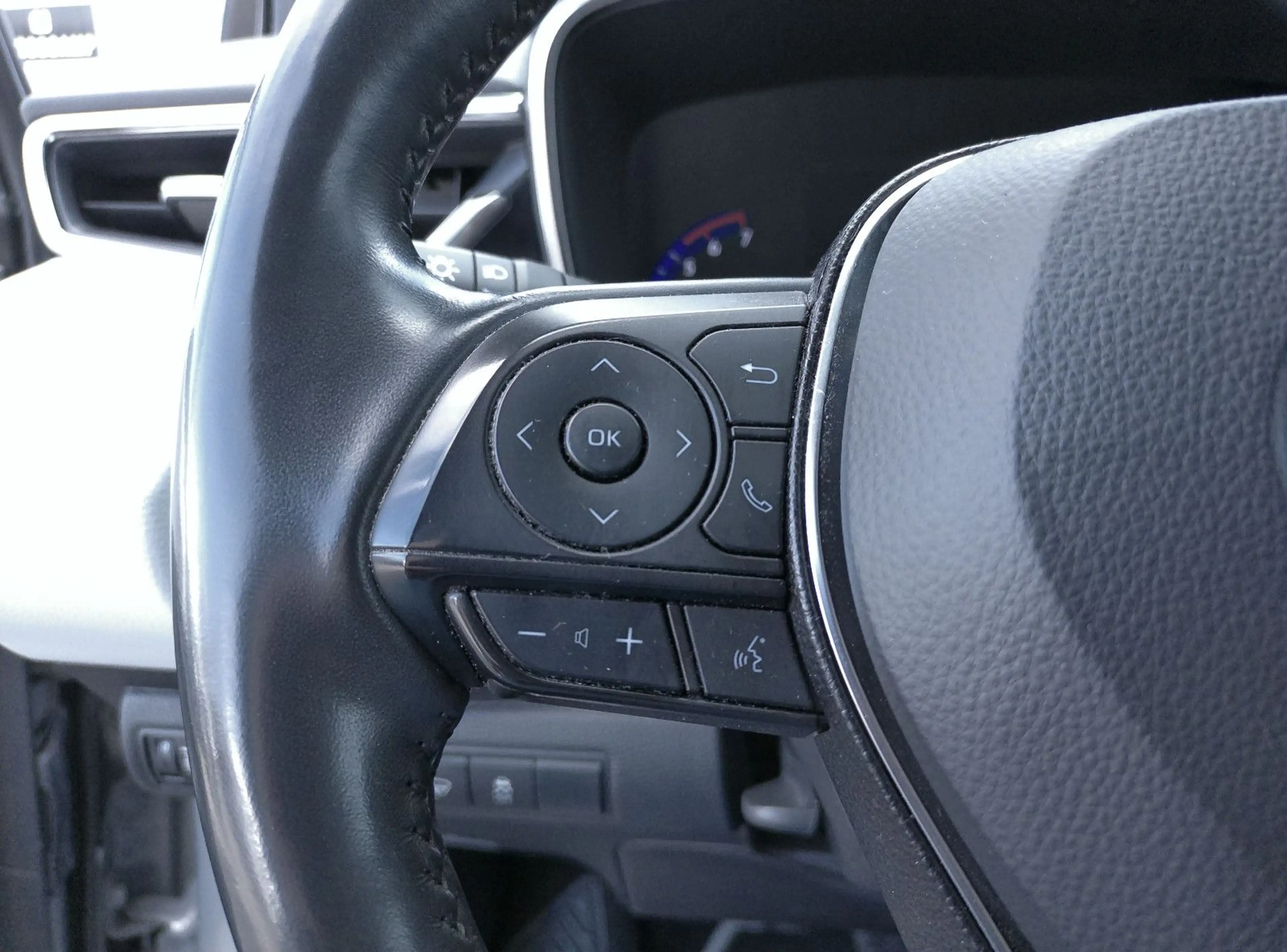 Toyota Corolla Touring Sports Hybrid Club *AHK* — photo 12