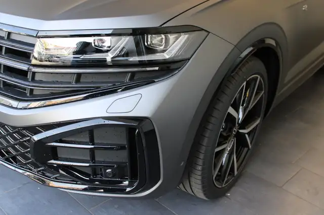 Volkswagen Touareg R-Line TDI 4M. Final Edition Ansicht 3