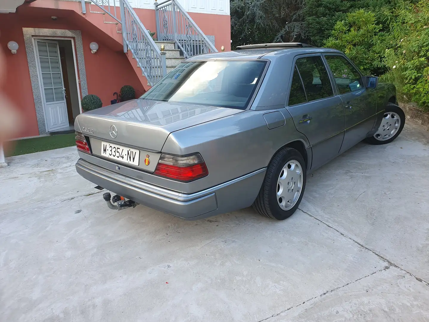 Mercedes-Benz 230 230E - 2