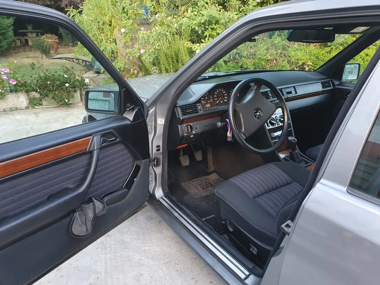 Mercedes-Benz 230E, foto 6