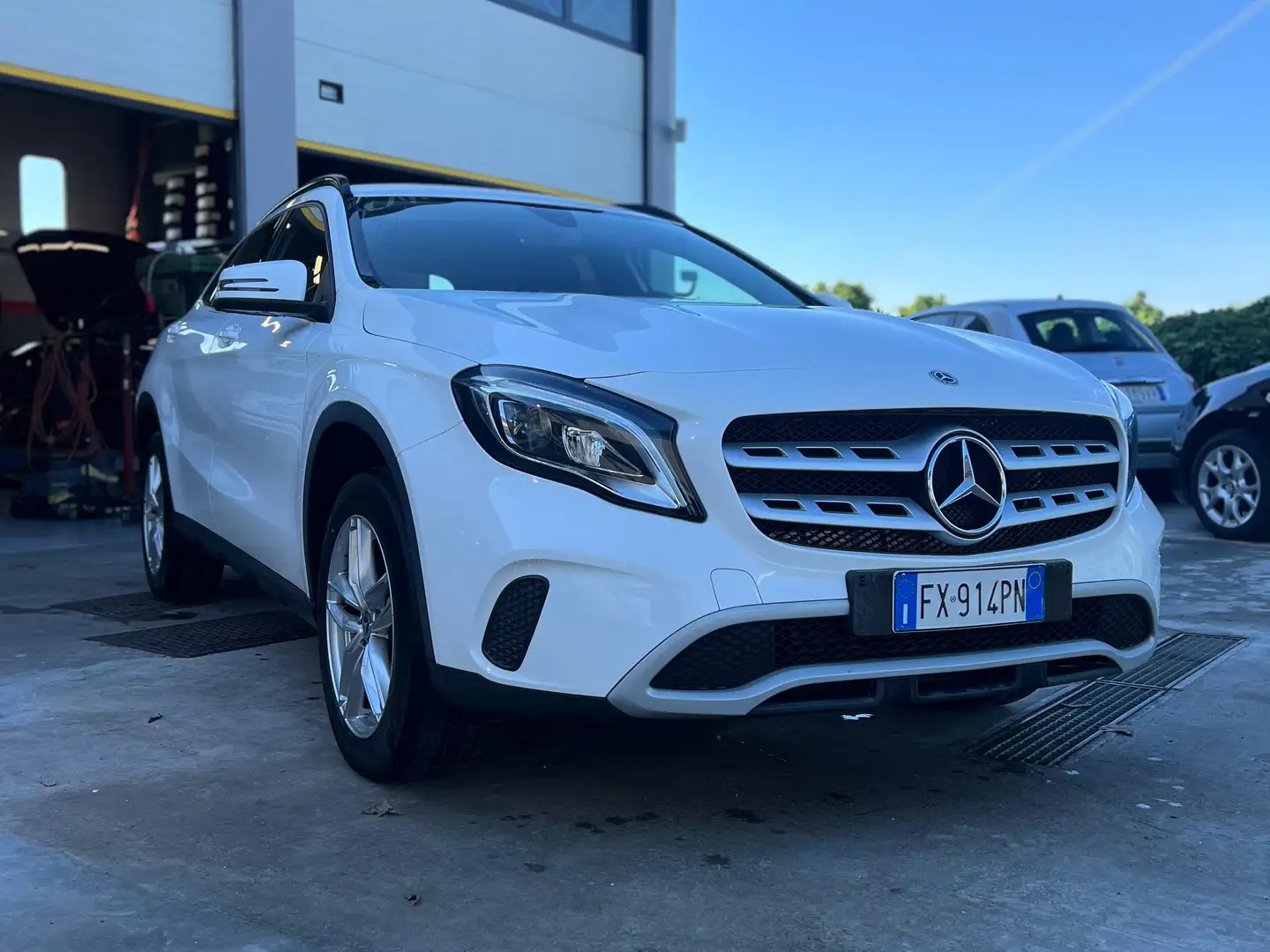 Mercedes-Benz GLA 180 GLA-X156 2017 Premium Bianco - 2