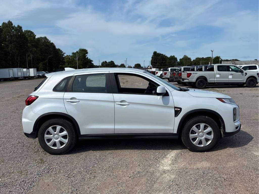 2023 Mitsubishi RVR ES — снимка 1