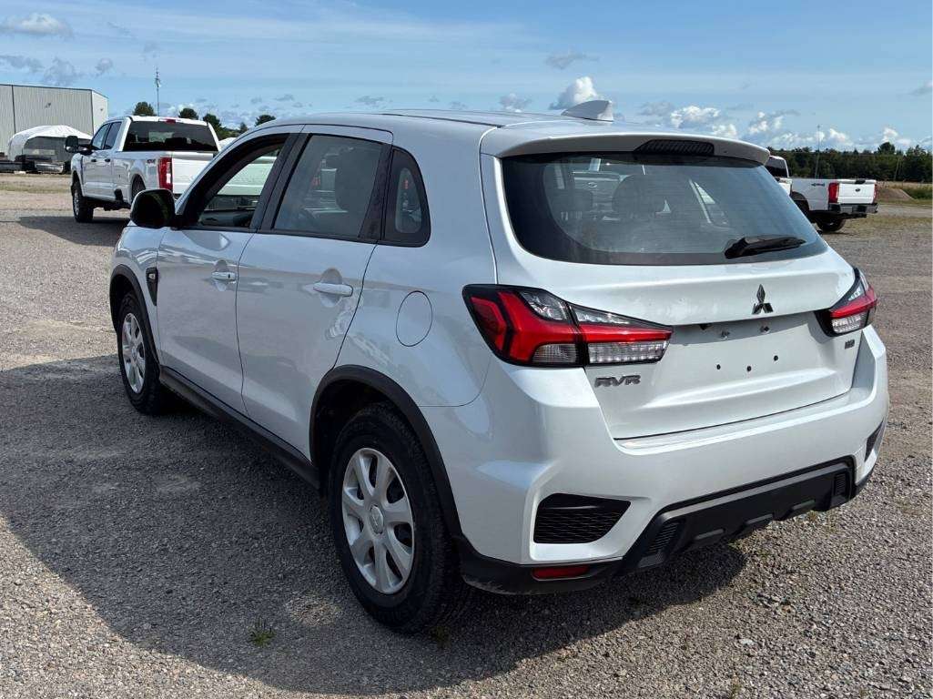 2023 Mitsubishi RVR ES — снимка 1