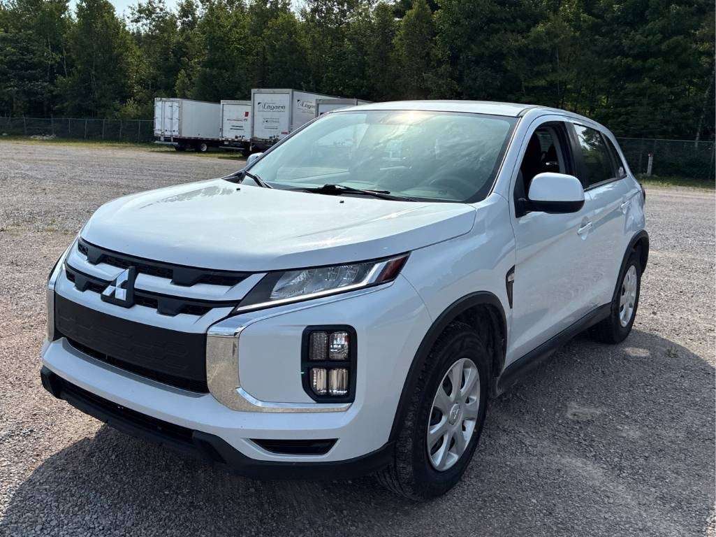 2023 Mitsubishi RVR ES