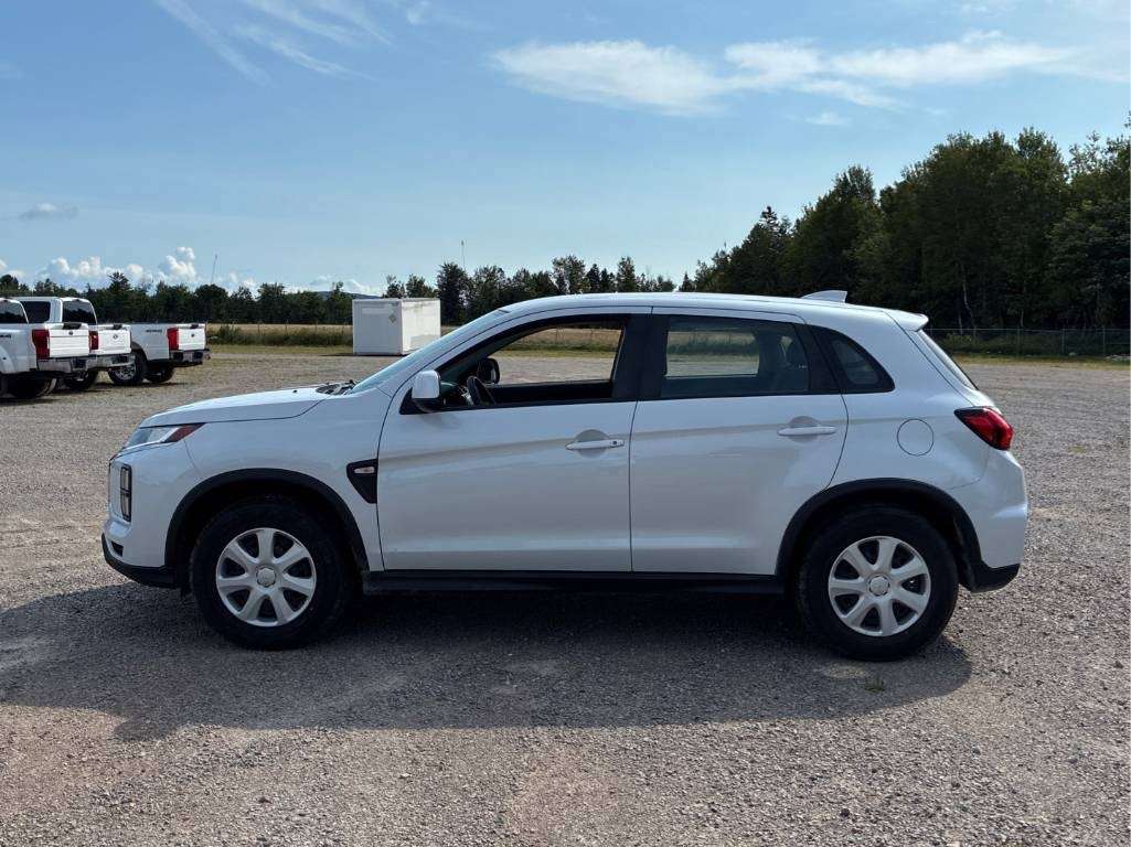 2023 Mitsubishi RVR ES — снимка 1