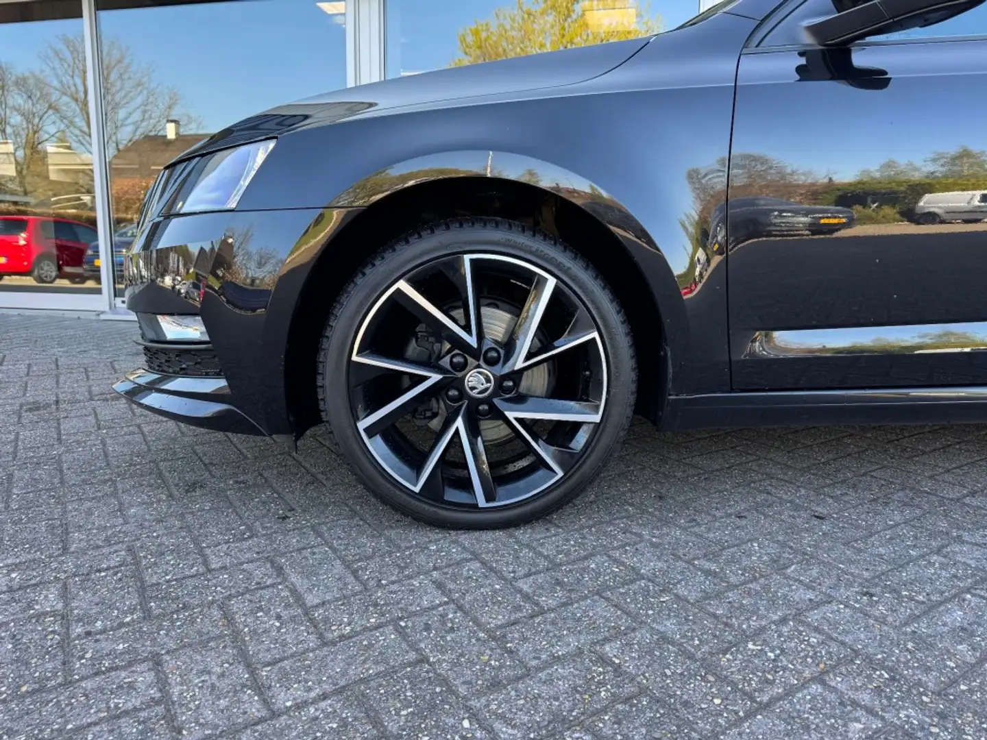 Skoda Octavia 1.5 TSI Greentech Sport Business Schwarz - 2