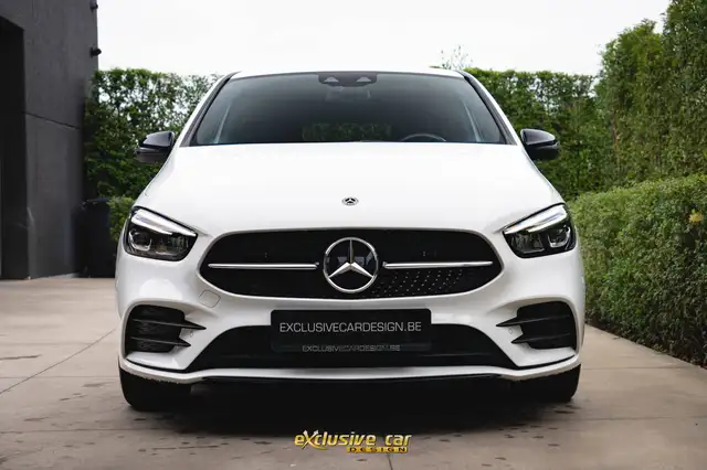 Mercedes-Benz 250 view 2