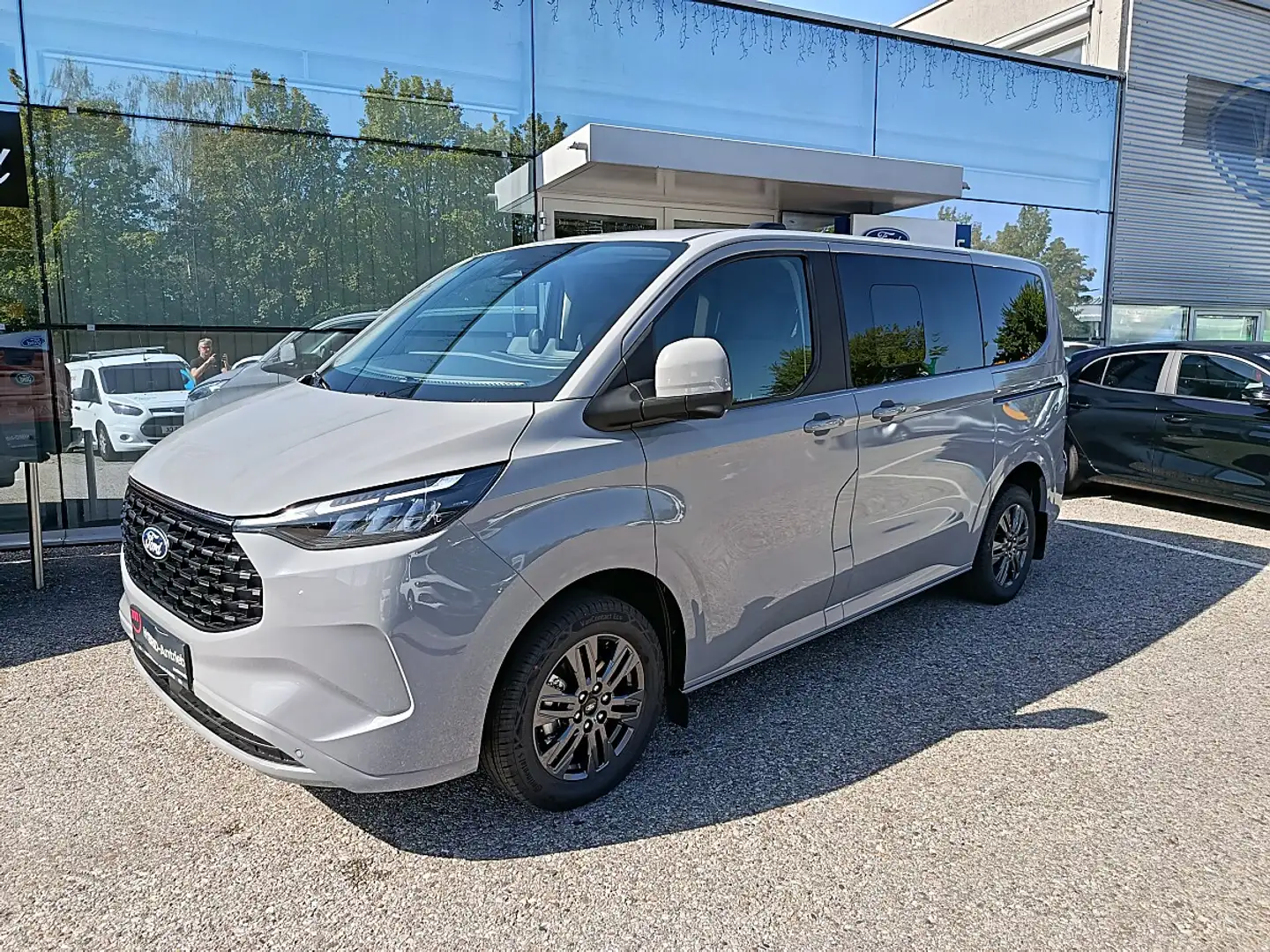 Ford Tourneo Custom 2.5 Duratec PHEV 340 L1 Titanium FW Grau - 1