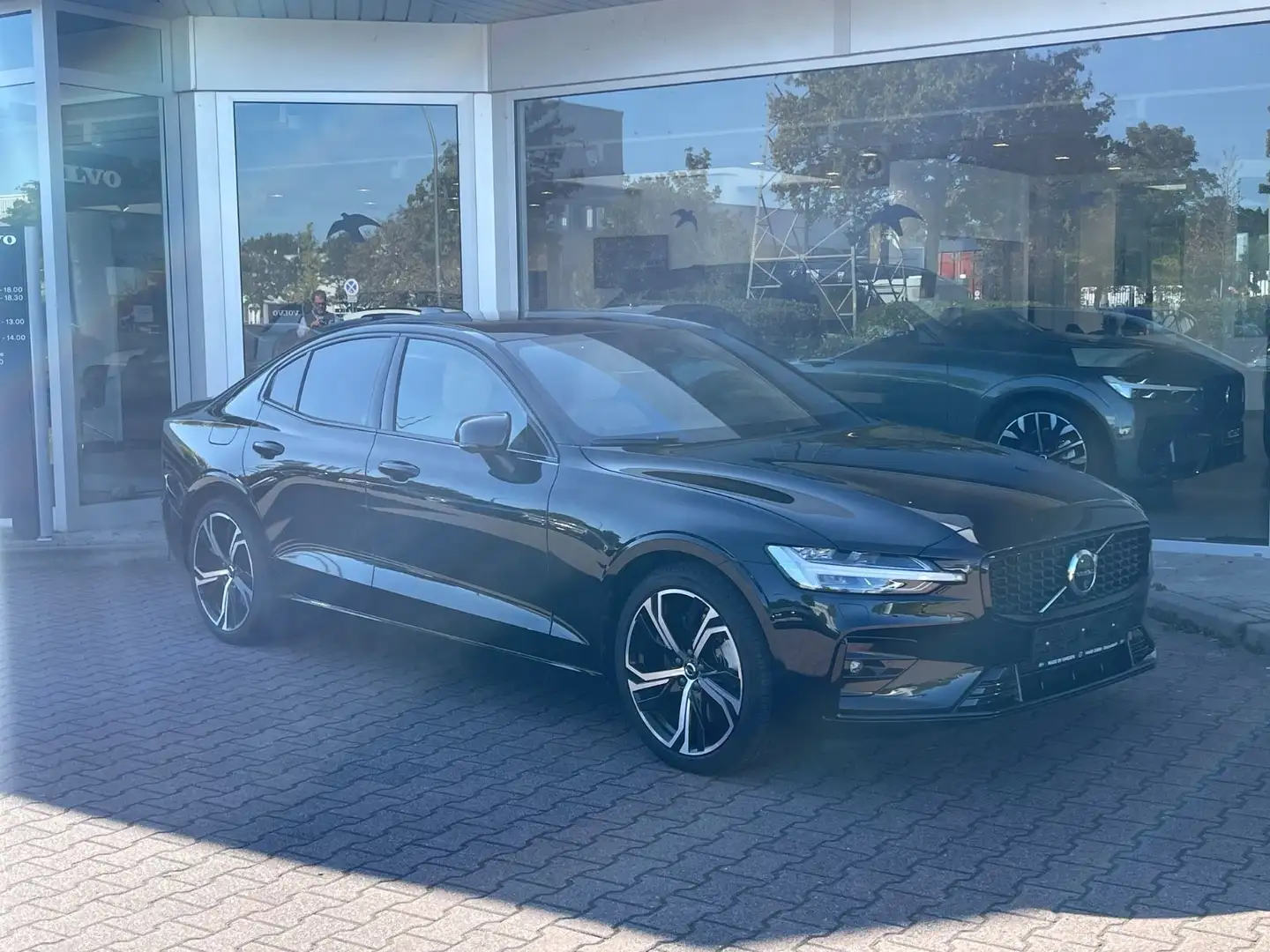 Volvo S60 B5 AWD Ultimate Dark Auto Noir - 1