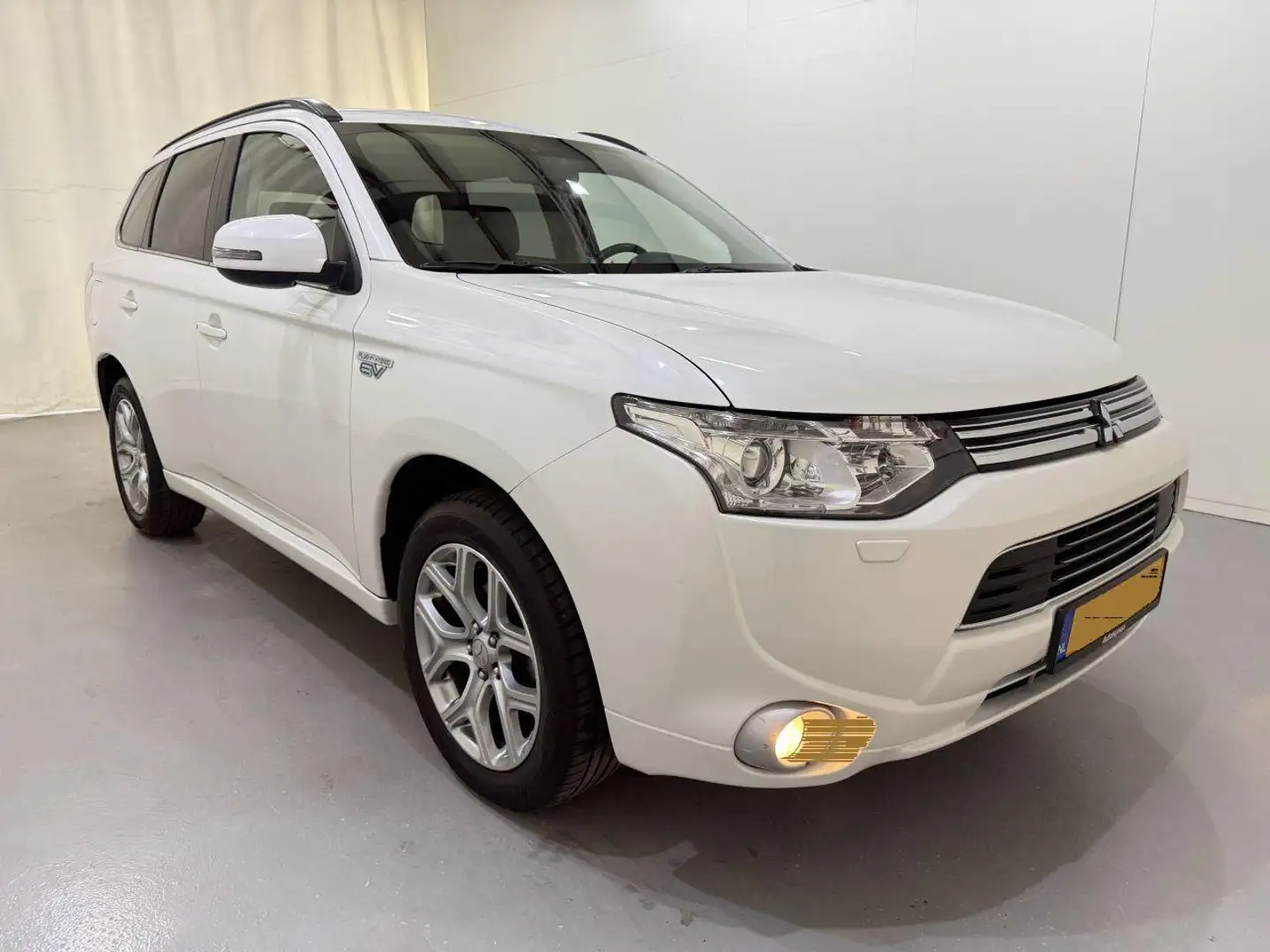 Mitsubishi Outlander 2.0 PHEV Instyle+ 4WD Blanc - 1