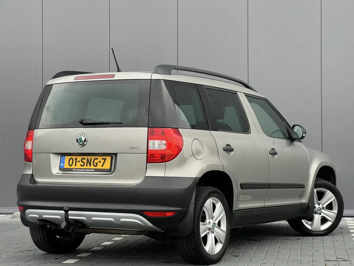 Skoda Yeti 1.2 TSI Comfort | Cruise control | Airco | Hoog in Beige - 2