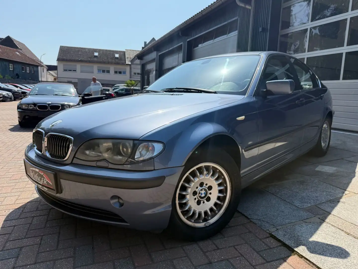 BMW 318 i Edition Lifestyle 1.Hand 8-Fach Ahk Xenon Blau - 1