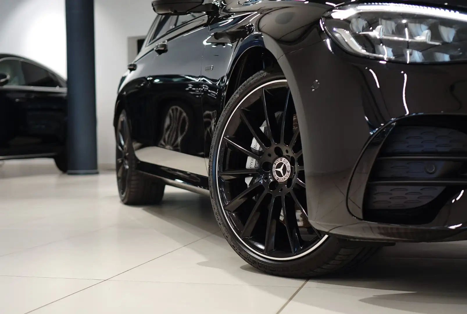 Mercedes-Benz E 400 |AMG/NIGHT-EDITION|HUD|360|LUFT|BURMES|AHK| Noir - 2