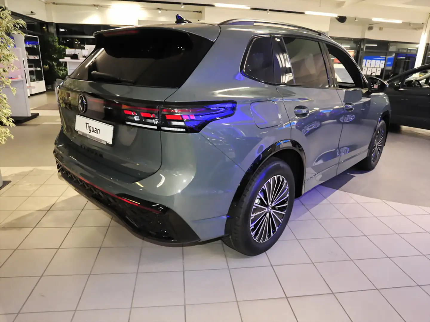 Volkswagen Tiguan R-Line 1,5 eTSI Design-Paket Black St Groen - 2