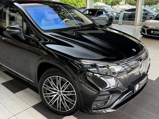 Mercedes-Benz Eqs view 5