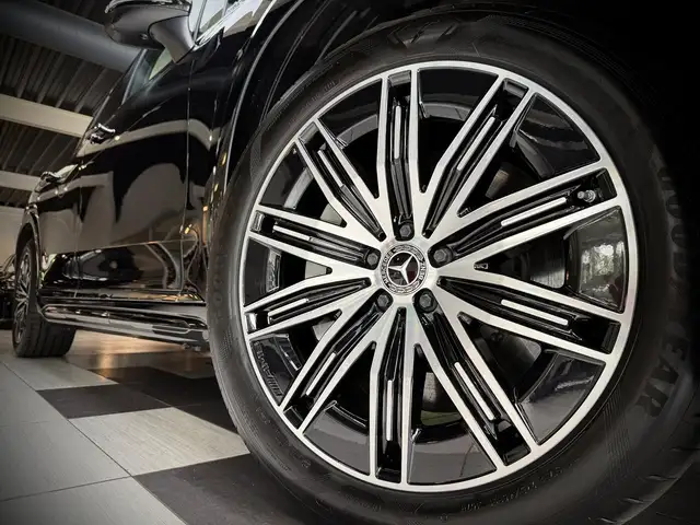 Mercedes-Benz Eqs view 6