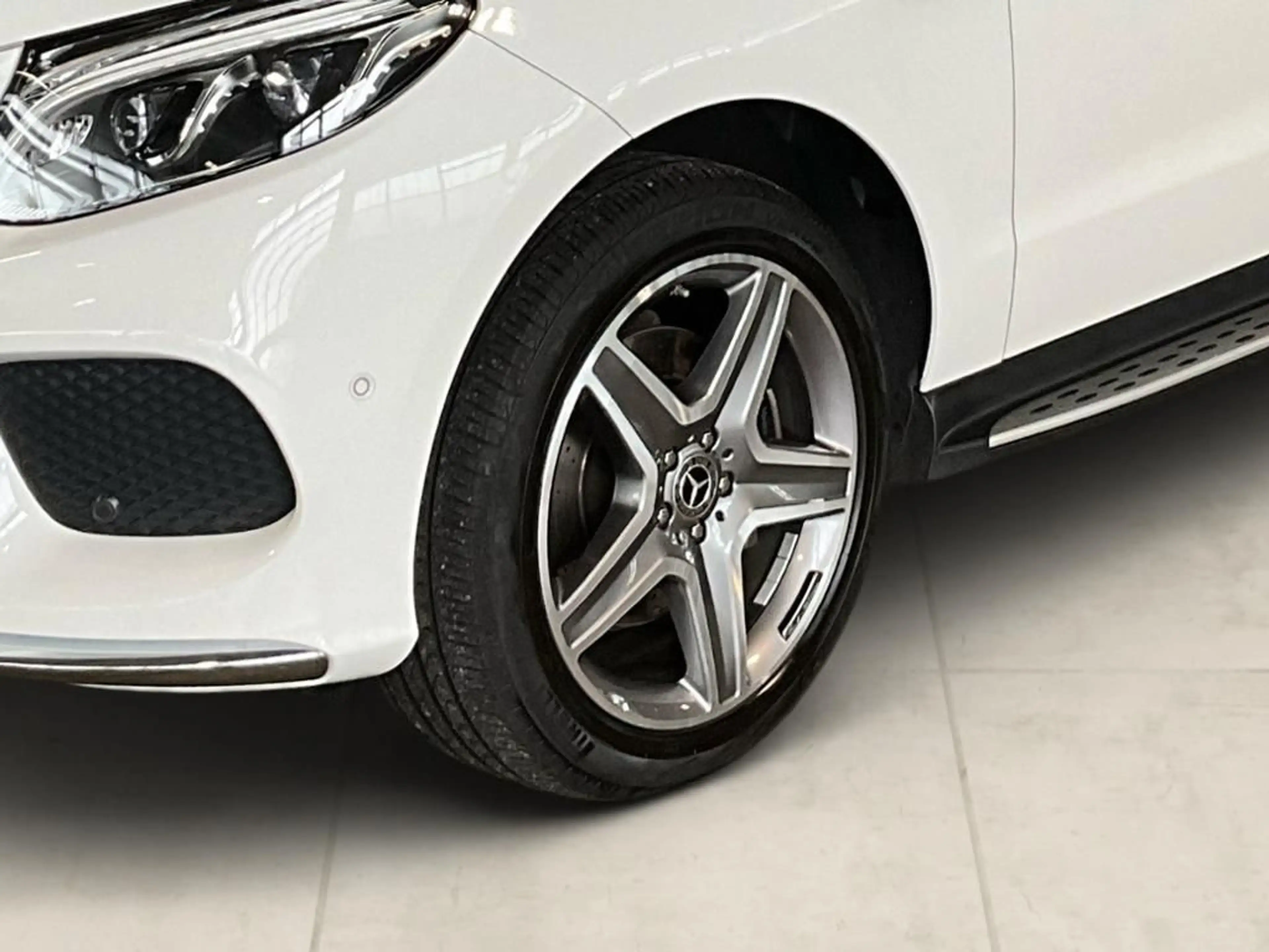 Mercedes-Benz GLE 350 d 4M AMG Style 360 4xSHZ ACC AHK AUT LED — photo 11