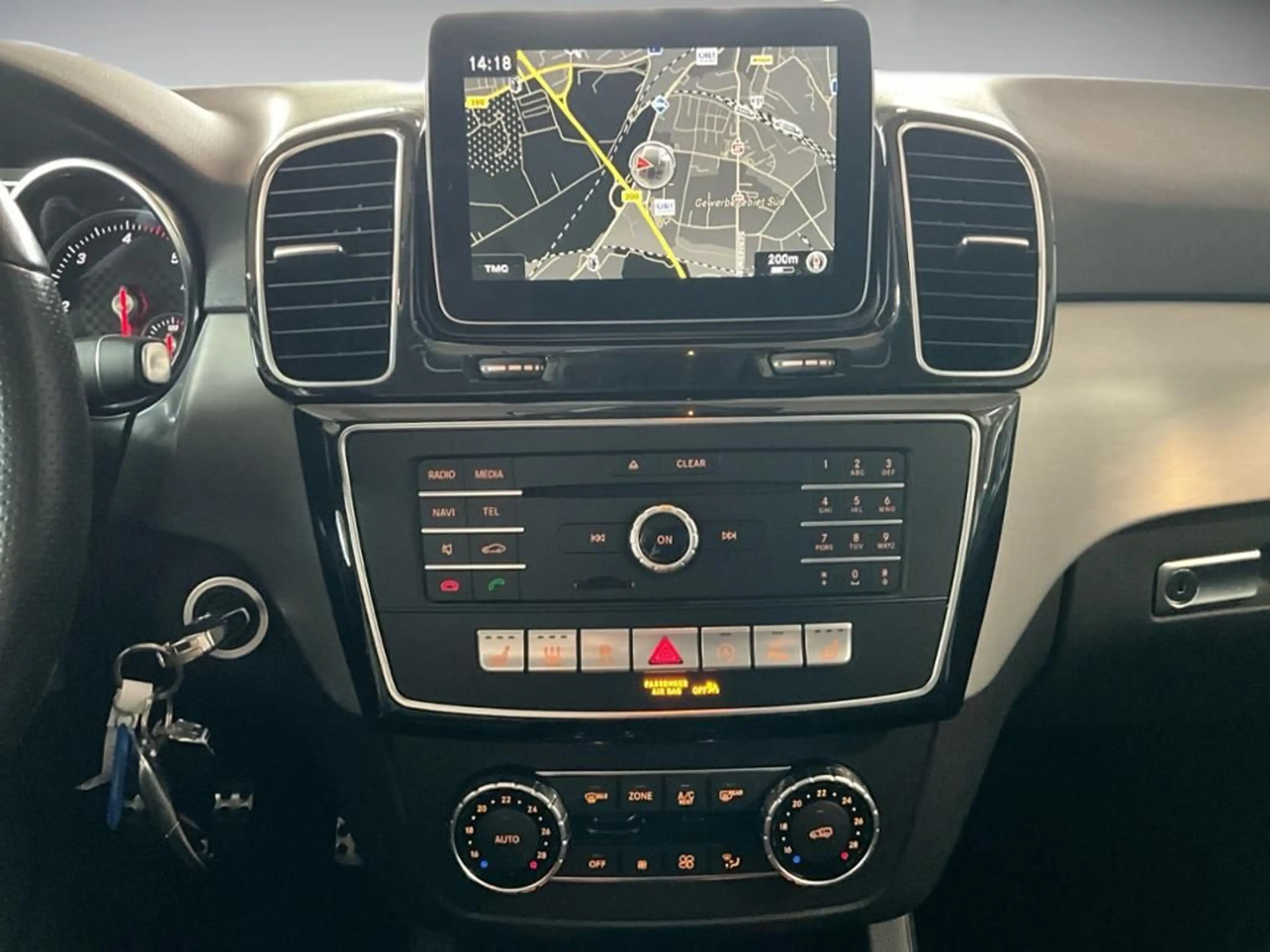Mercedes-Benz GLE 350 d 4M AMG Style 360 4xSHZ ACC AHK AUT LED — photo 15