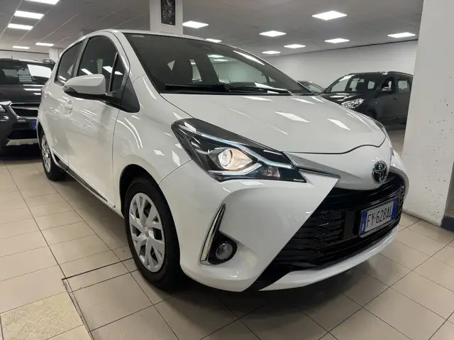 Toyota Yaris Yaris III 2017 5p 1.0 Business