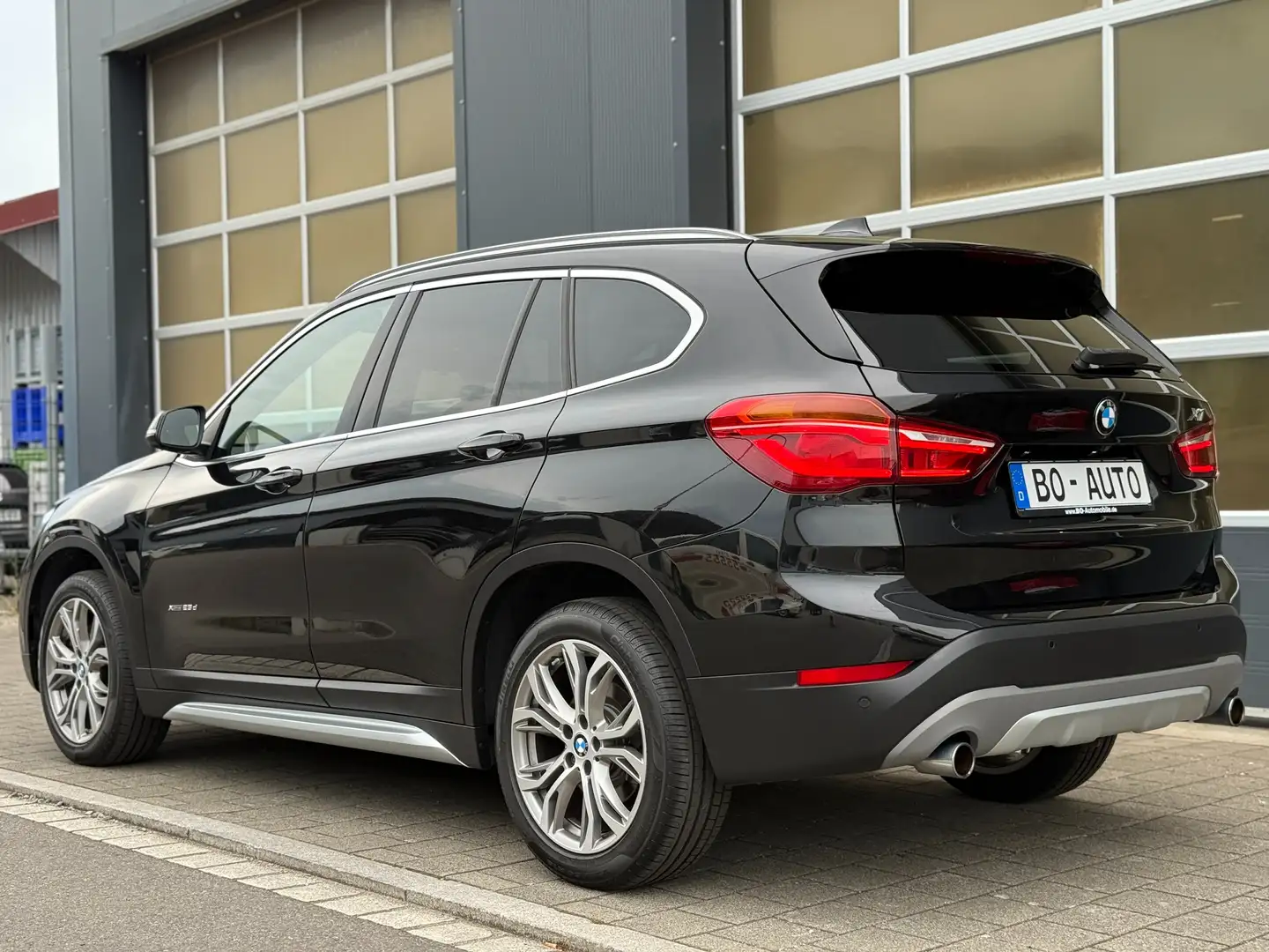 BMW X1 xDrive 25 d xLine PANO H/K HuD ACC Navi+ DCC Keyle Schwarz - 2