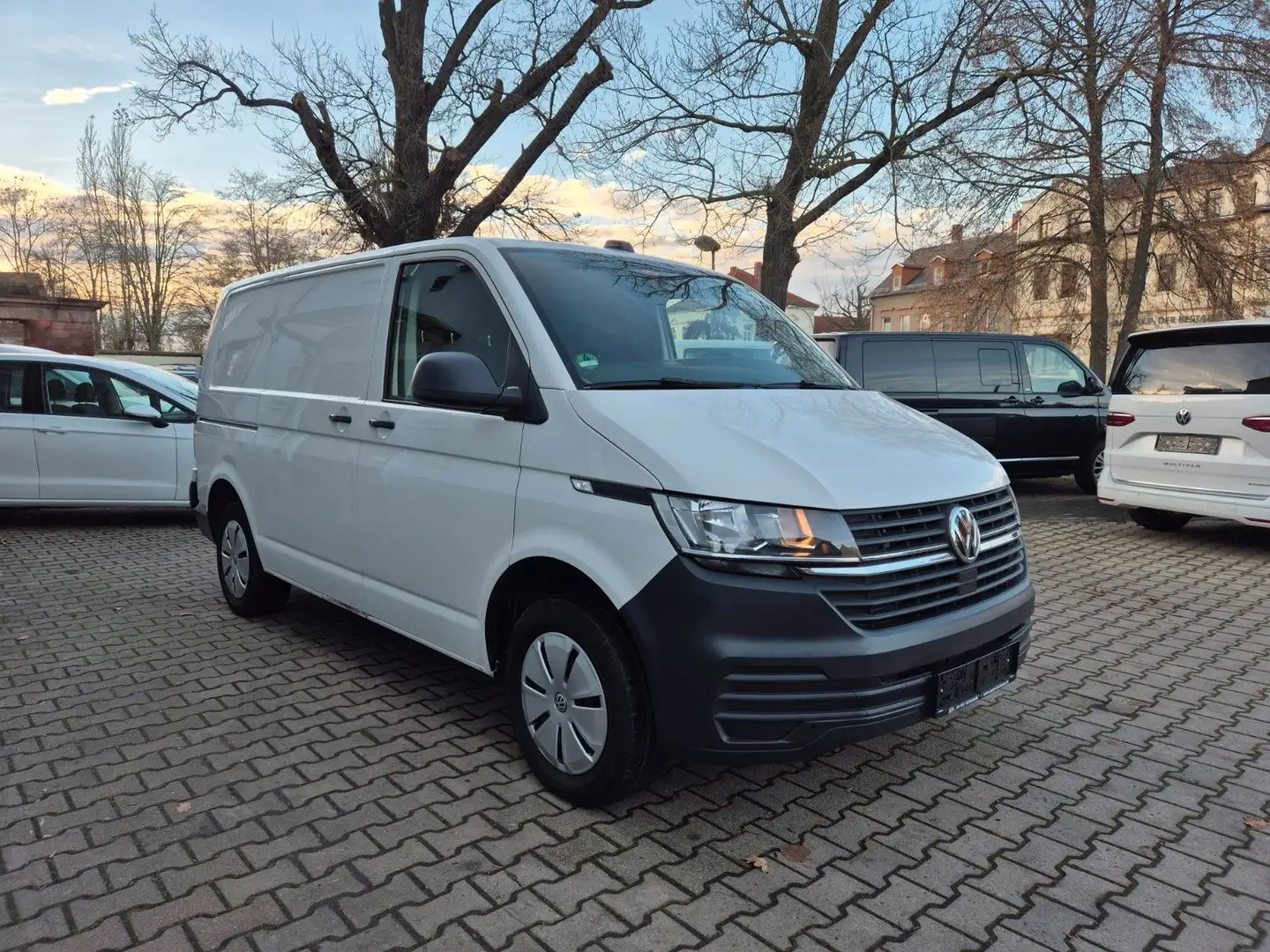 Volkswagen T6 Transporter T6.1 ,Kasten,Klima,Ahk,Kamera,Heckflügeltür Weiß - 2