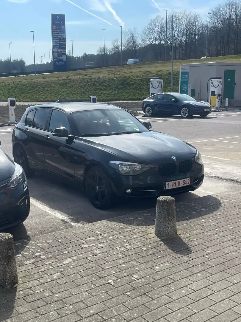 BMW 120 120d Sport-Aut. Sport Line Zwart - 1