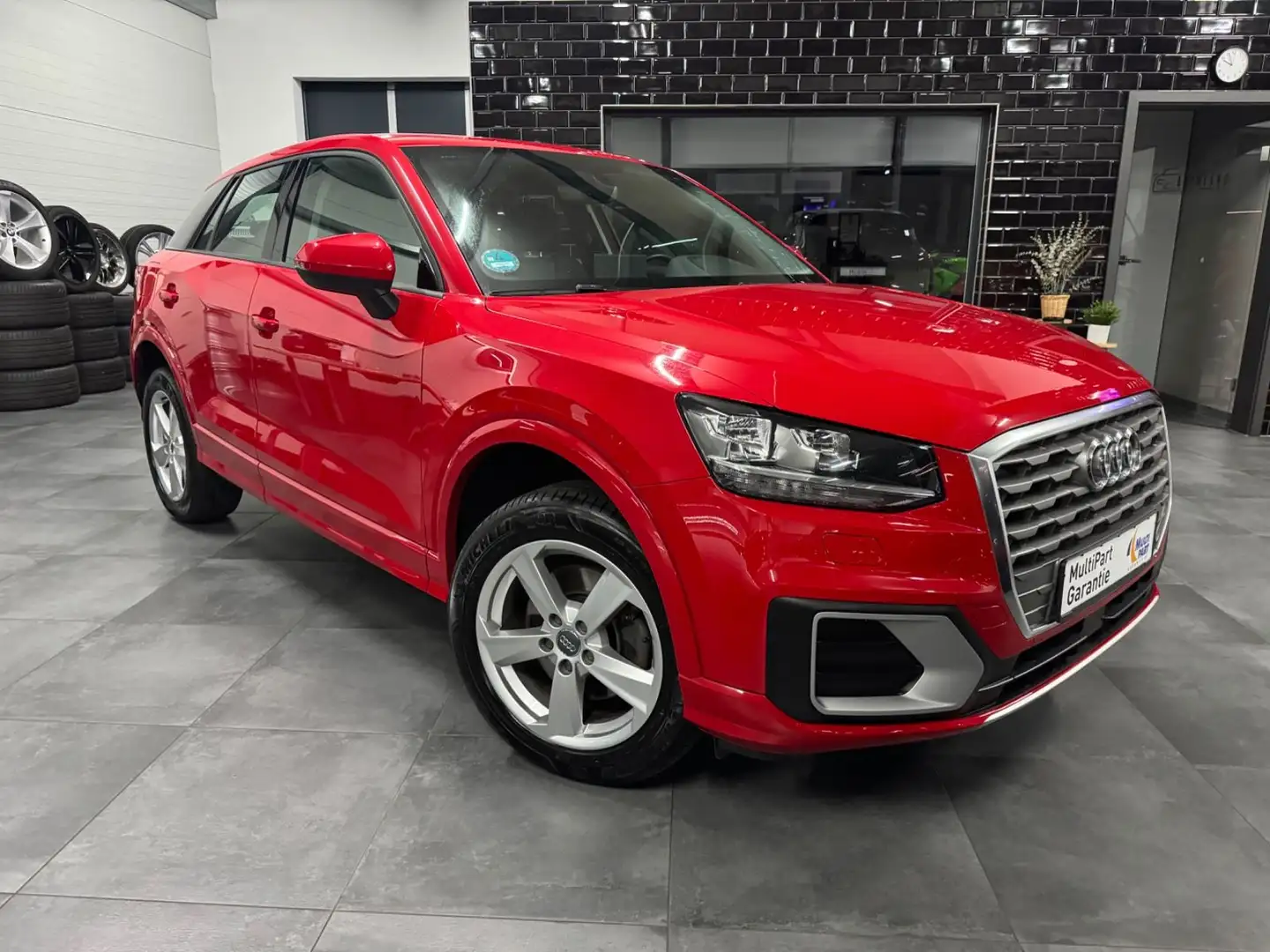 Audi Q2 sport Rot - 1