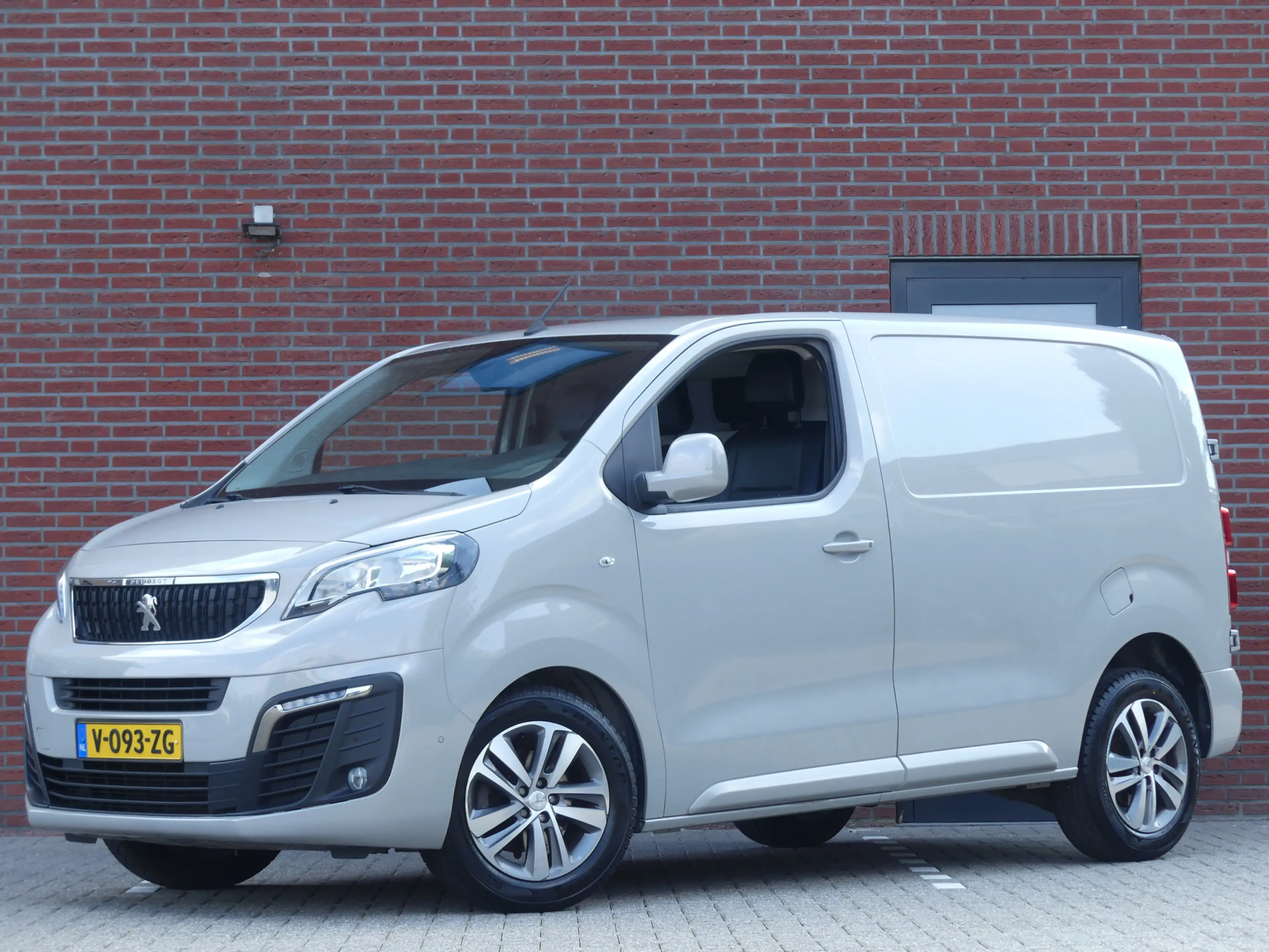 Peugeot Expert 231C 2.0 BlueHDI 120PK Premium Pack Camera/Trekhaa