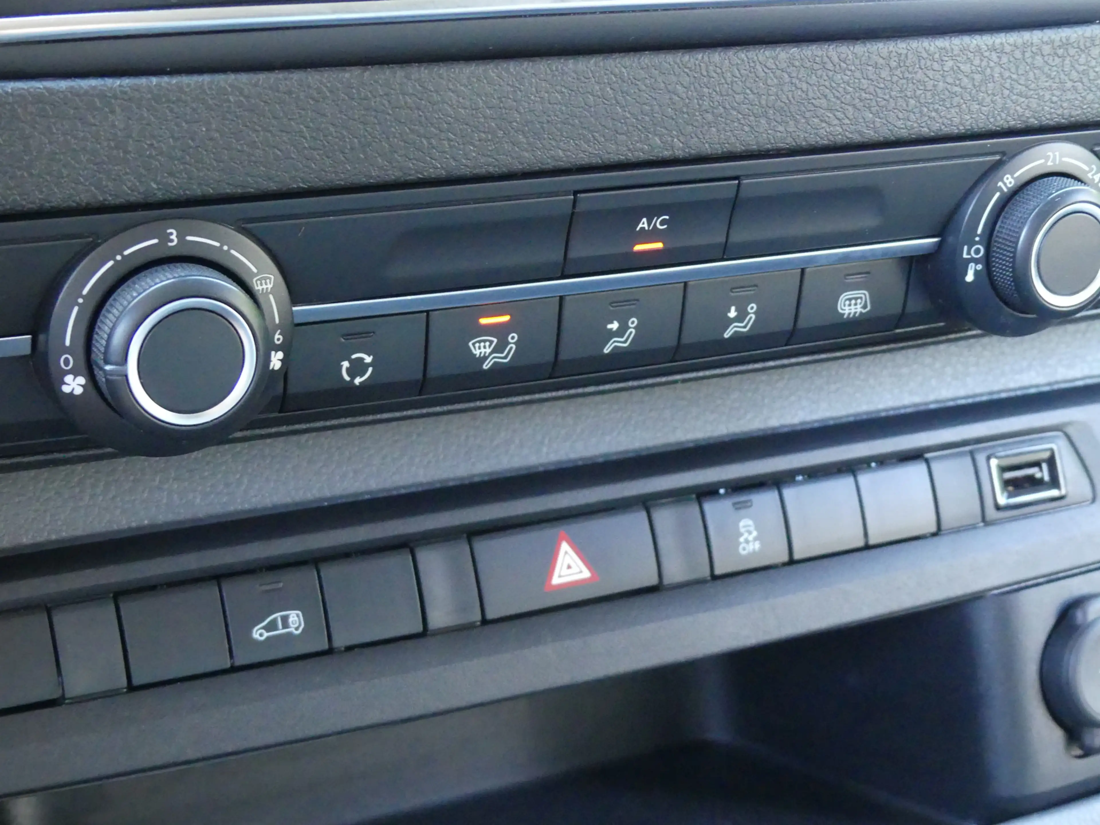 Peugeot Expert 231C 2.0 BlueHDI 120PK Premium Pack Camera/Trekhaa — photo 16