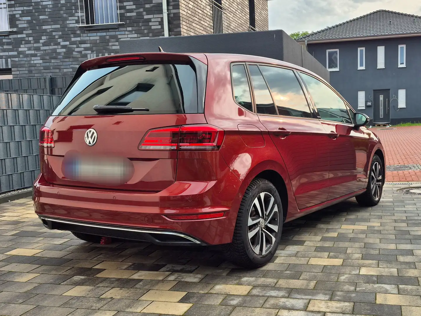 Volkswagen Golf Sportsvan Golf VII Sportsvan 1.5 TSI ACT OPF DSG IQ.DRIVE Piros - 2