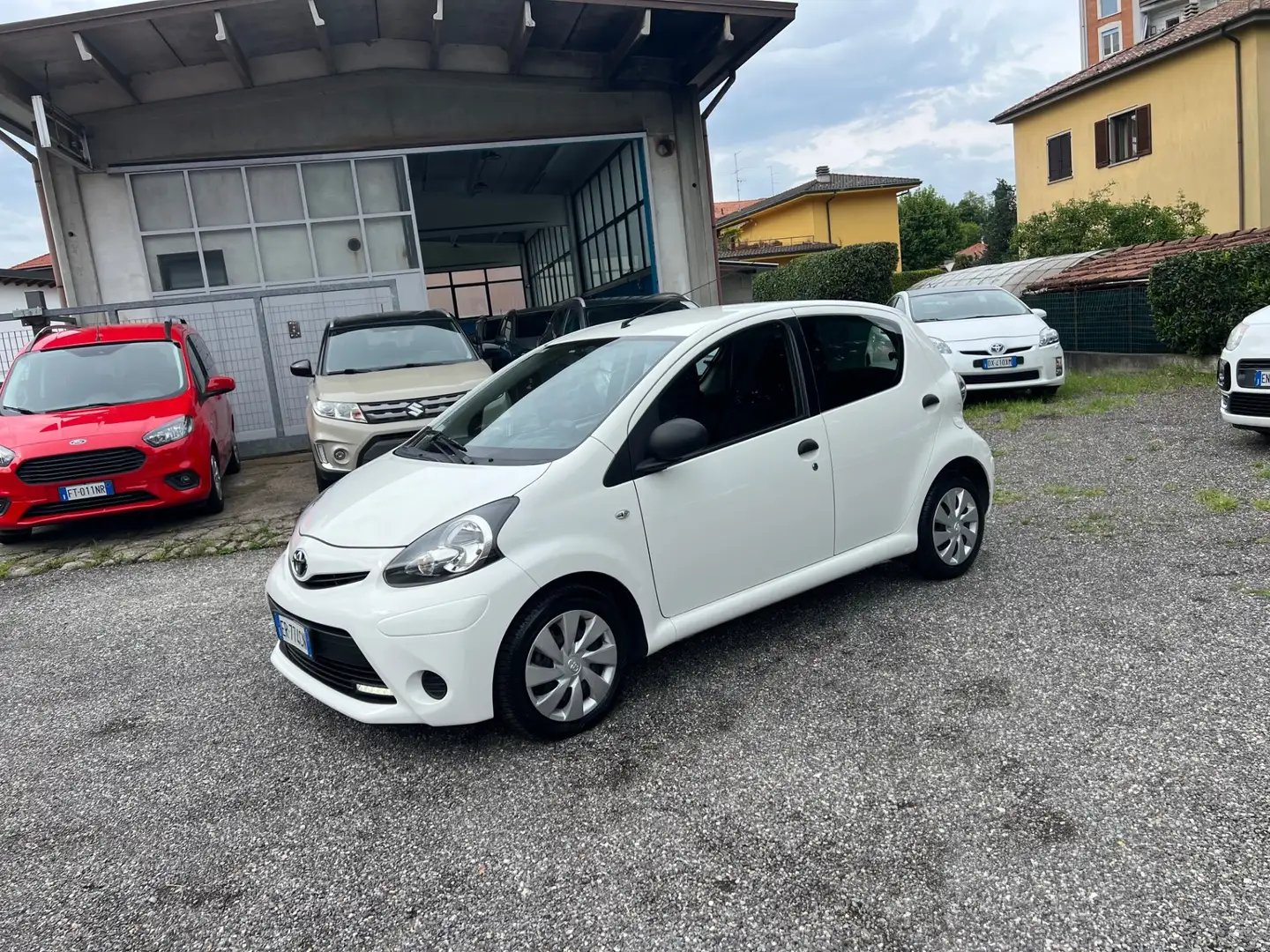 Toyota Aygo 1.0 12V VVT-i 5 porte Active Connect*NAVI*NEOPATEN Bianco - 1