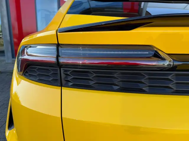 Lamborghini Urus view 7