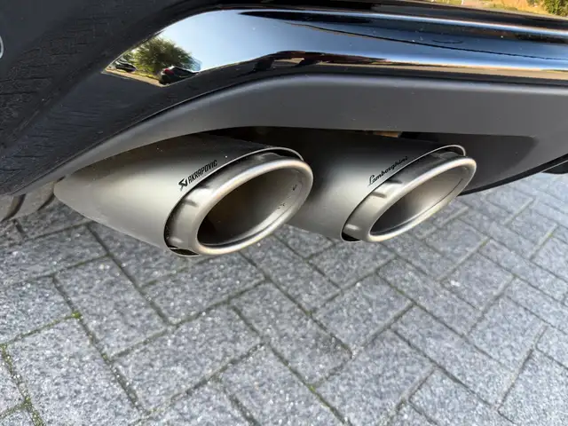 Lamborghini Urus view 9