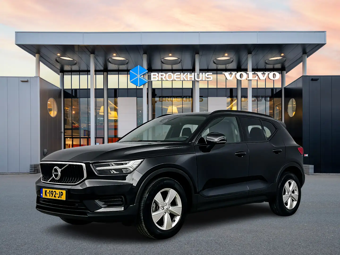 Volvo XC40 T2 A/T Momentum Core | 17" | Stoelverwarming | Negro - 1