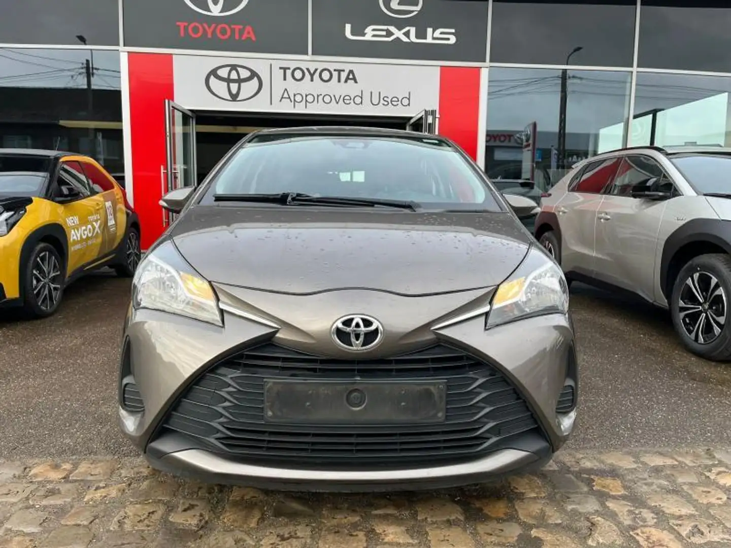 Toyota Yaris Comfort Grau - 2