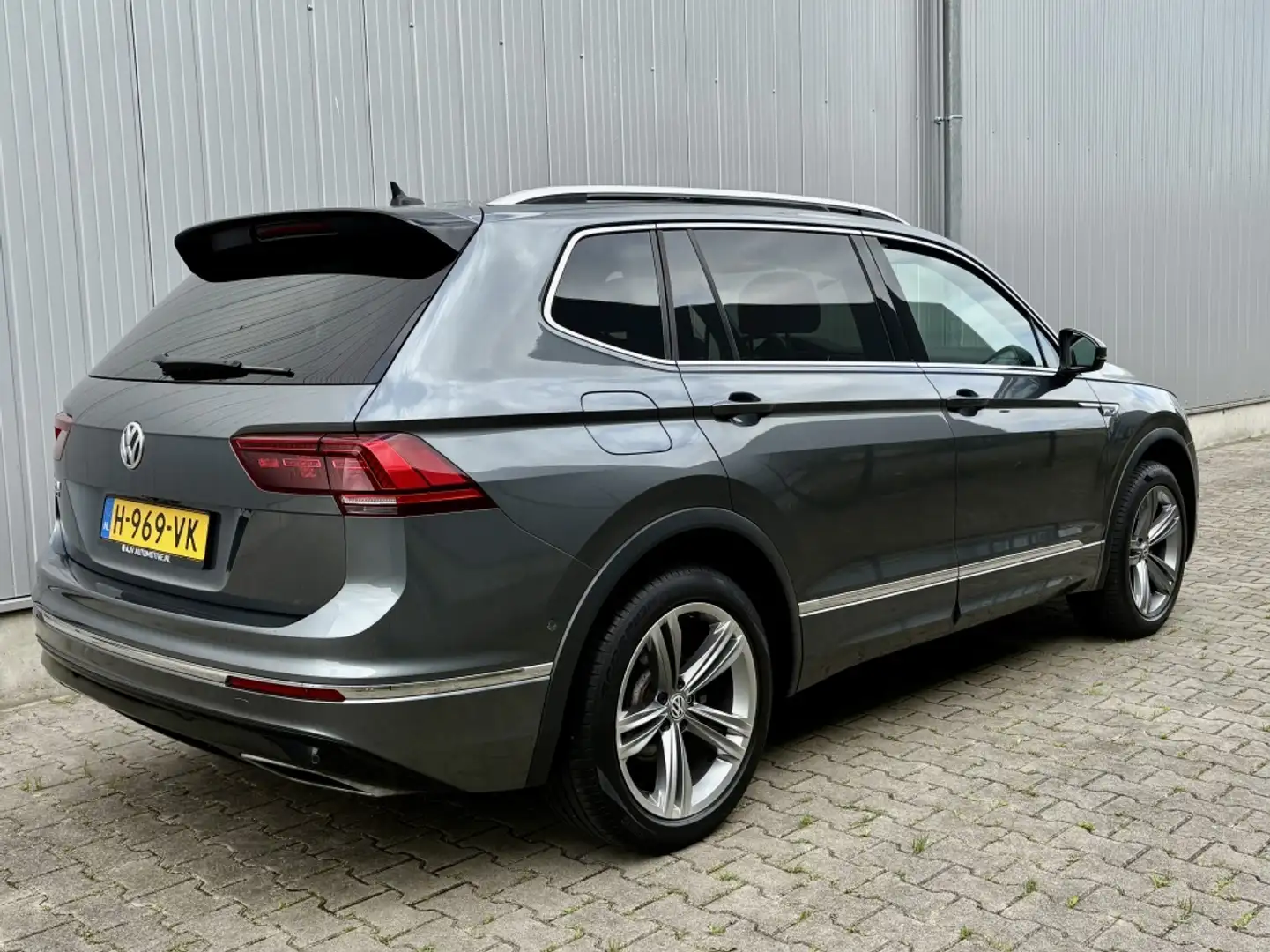 Volkswagen Tiguan Allspace 1.5 TSI AUT R-LINE 7PERS. PANODAK TREKHAAK Gris - 2