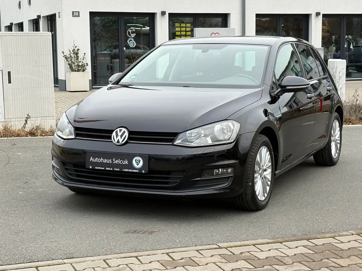 Volkswagen Golf Cup BMT *Park Assist*SHZ*PDC*Klima* Schwarz - 2