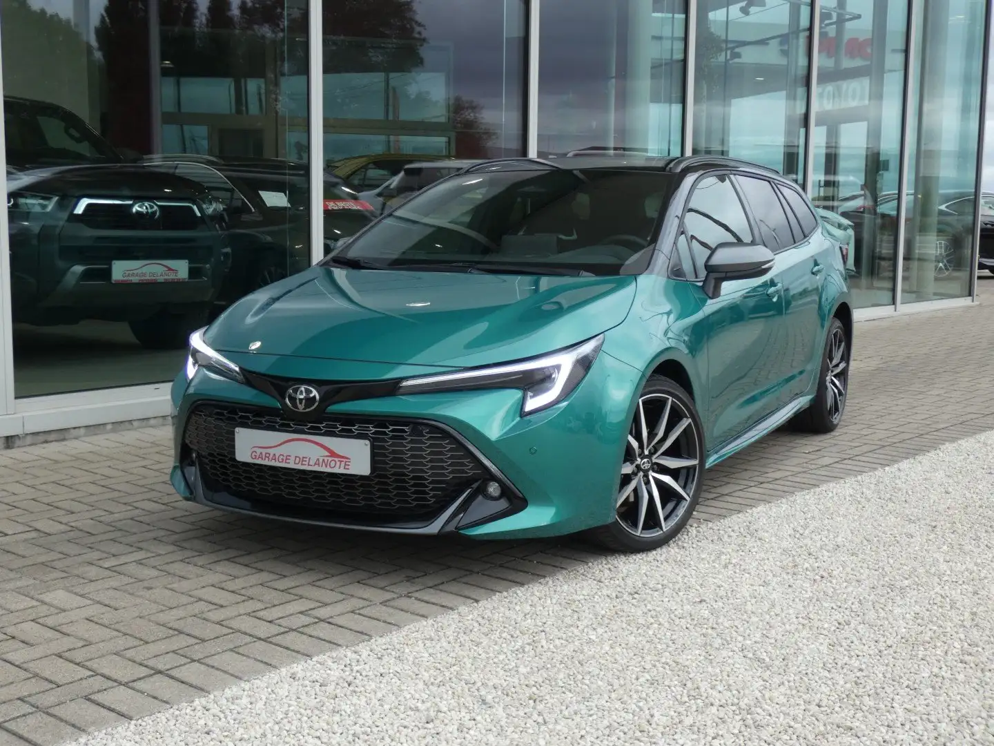 Toyota Corolla Touring 1.8 Hybrid GR Sport +tech pack 140pk Vert - 2
