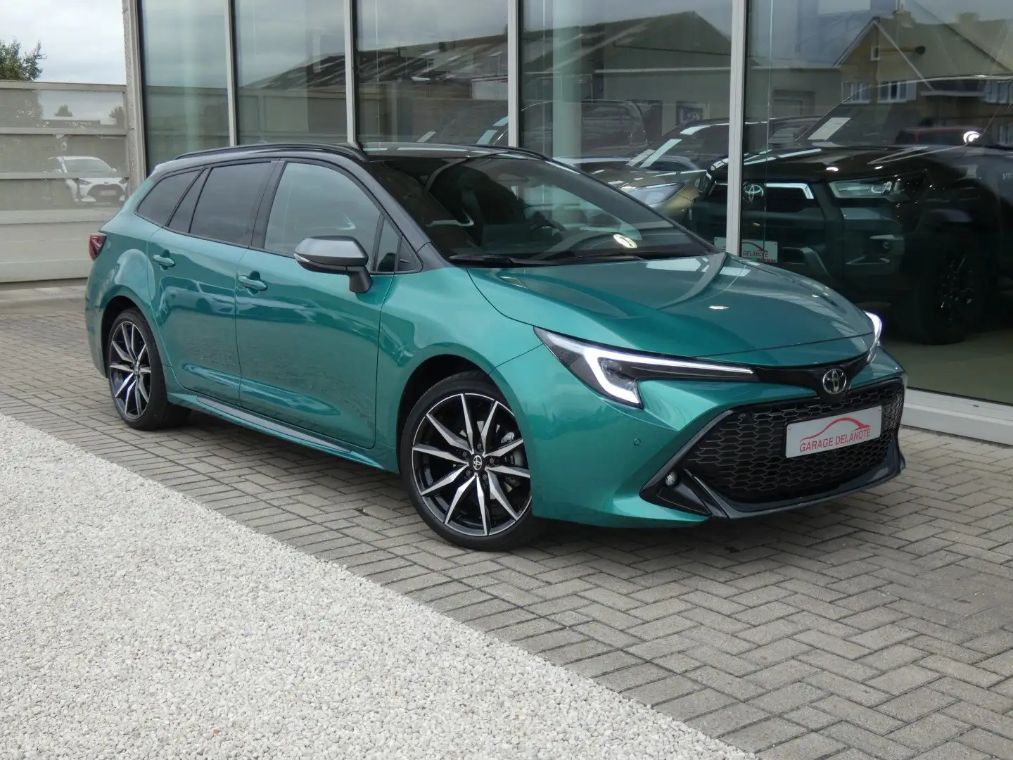 Toyota Corolla Touring 1.8 Hybrid GR Sport +tech pack 140pk Vert - 1