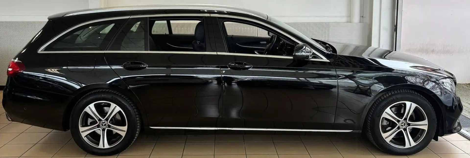 Mercedes-Benz E 220 d Avantgarde LED Kamera ACC CarPlay Noir - 2