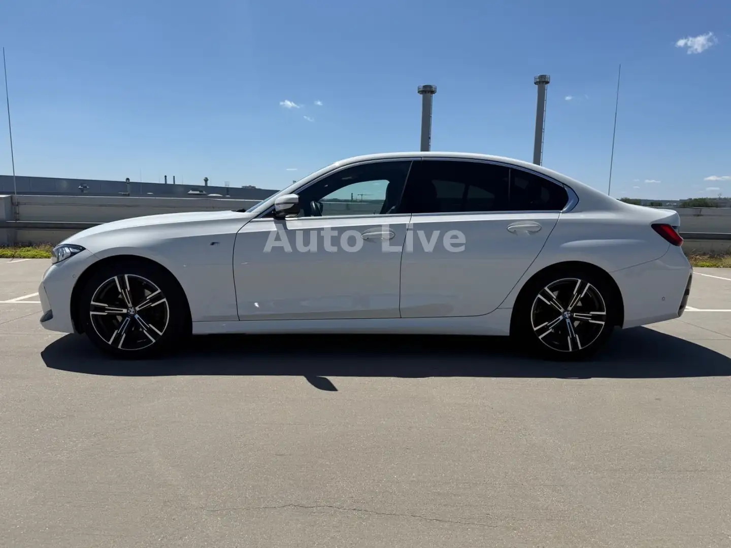 BMW 318 d*AUTO*M PAKET*VIR*NAVI*LED*KAMERA*LEDER*AHK Weiß - 2