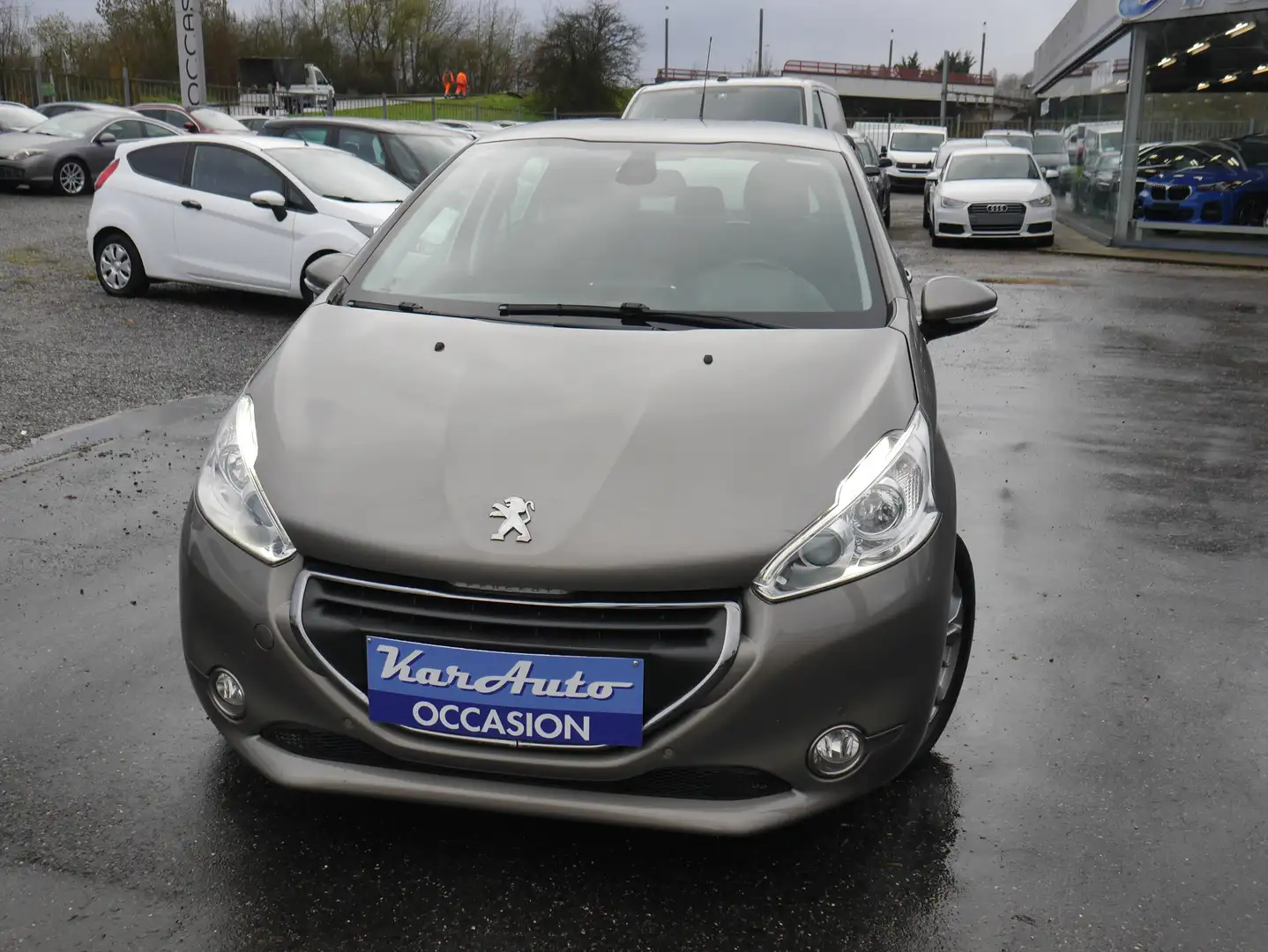 Peugeot 208 208 1.6i AUTOM*GPS*CLIM* Beige - 1