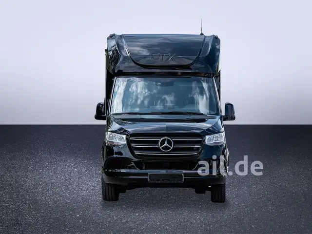 Mercedes-Benz Sprinter view 3