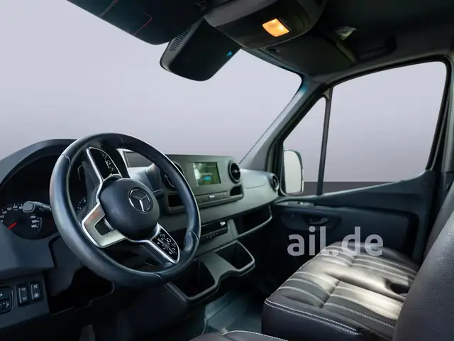 Mercedes-Benz Sprinter view 9