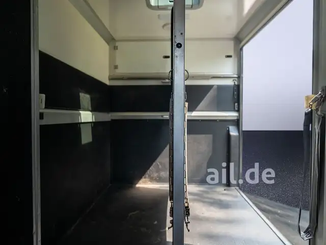 Mercedes-Benz Sprinter view 8