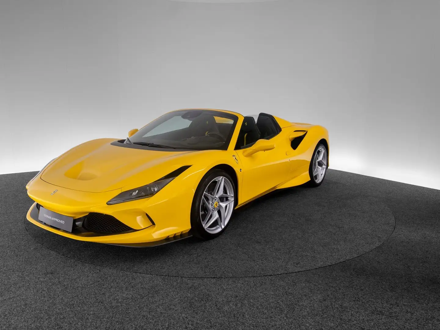 Ferrari F8 Spider FERRARI SINGEN Yellow - 1